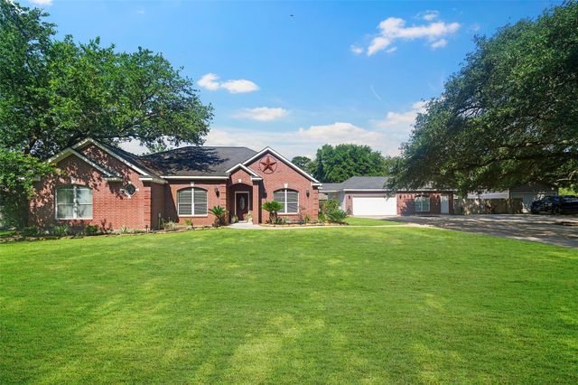 303 Beaumont Drive, Magnolia, TX 77354