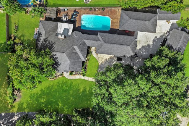 303 Beaumont Drive, Magnolia, TX 77354