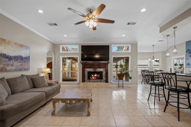 303 Beaumont Drive, Magnolia, TX 77354