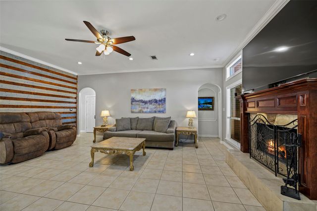 303 Beaumont Drive, Magnolia, TX 77354