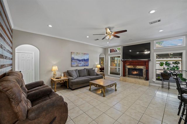 303 Beaumont Drive, Magnolia, TX 77354