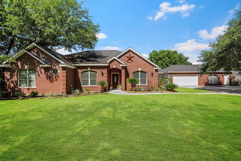 303 Beaumont Drive, Magnolia, TX 77354