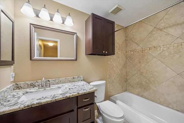 9 E Willowwood Court, The Woodlands, TX 77381