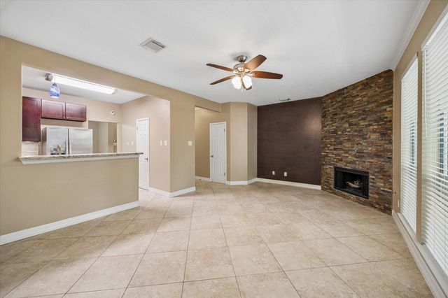 9 E Willowwood Court, The Woodlands, TX 77381