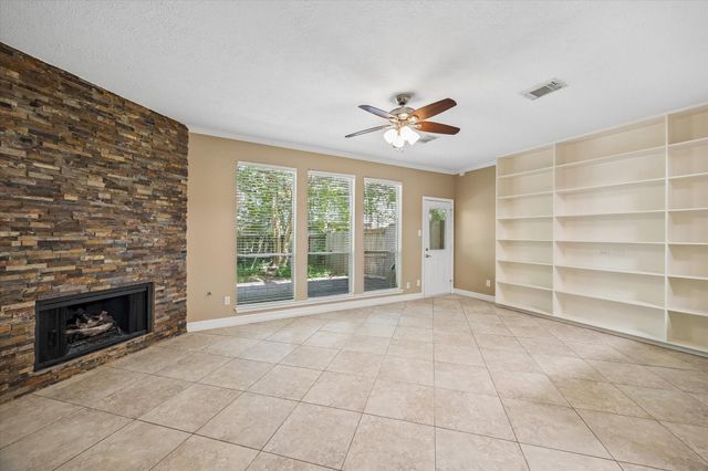 9 E Willowwood Court, The Woodlands, TX 77381