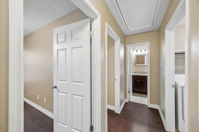 9 E Willowwood Court, The Woodlands, TX 77381