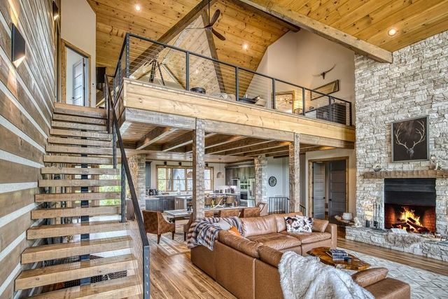 278 Oakwood Lane, Ellijay, GA 30540