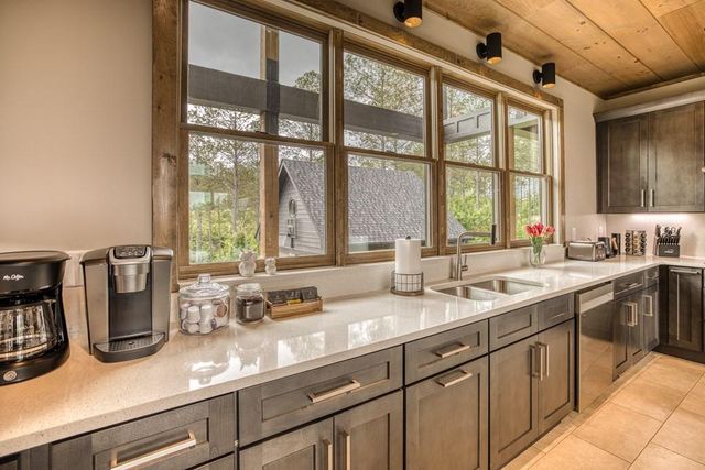278 Oakwood Lane, Ellijay, GA 30540