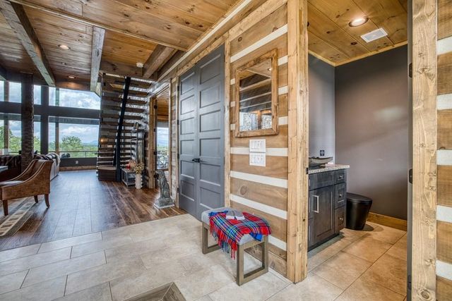 278 Oakwood Lane, Ellijay, GA 30540