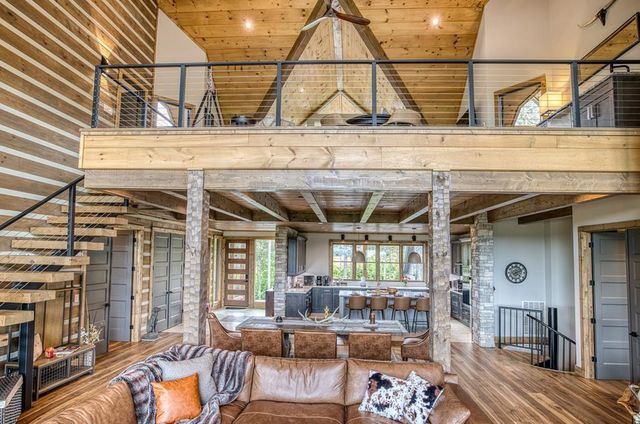 278 Oakwood Lane, Ellijay, GA 30540