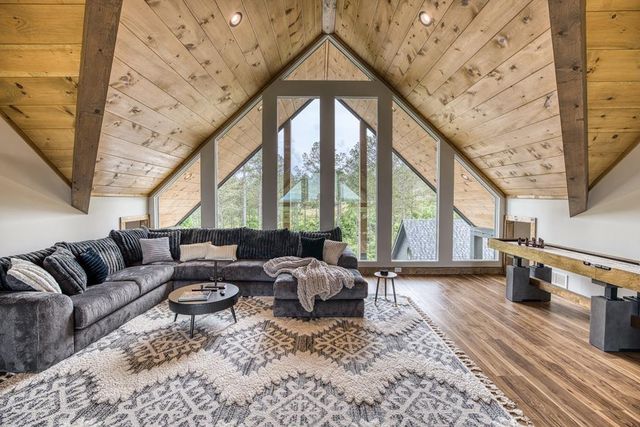 278 Oakwood Lane, Ellijay, GA 30540
