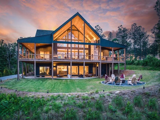 278 Oakwood Lane, Ellijay, GA 30540