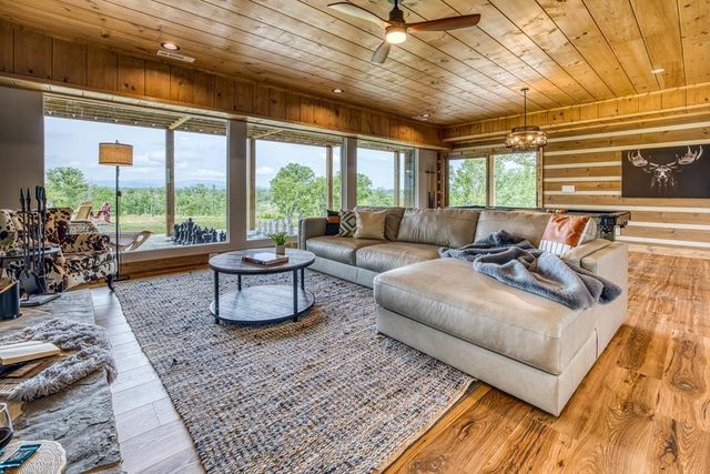 278 Oakwood Lane, Ellijay, GA 30540
