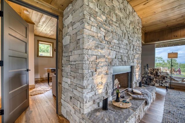 278 Oakwood Lane, Ellijay, GA 30540