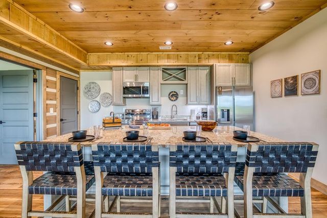 278 Oakwood Lane, Ellijay, GA 30540