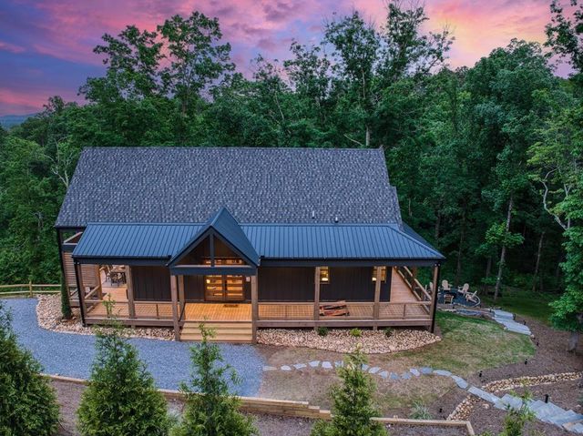 278 Oakwood Lane, Ellijay, GA 30540