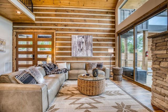 278 Oakwood Lane, Ellijay, GA 30540