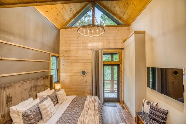 278 Oakwood Lane, Ellijay, GA 30540