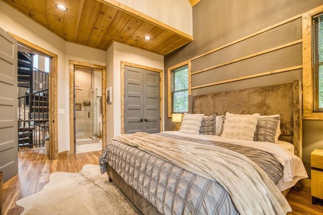 278 Oakwood Lane, Ellijay, GA 30540