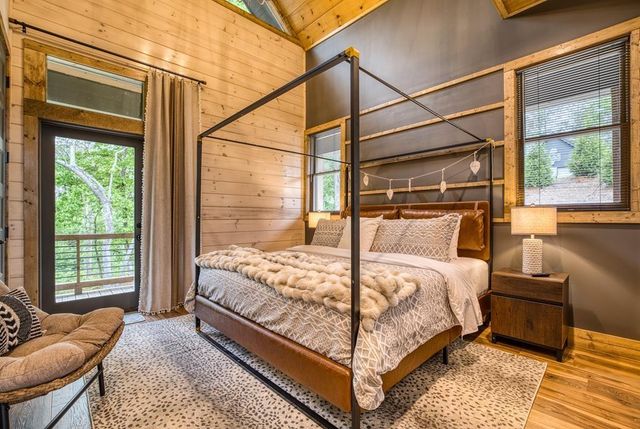 278 Oakwood Lane, Ellijay, GA 30540