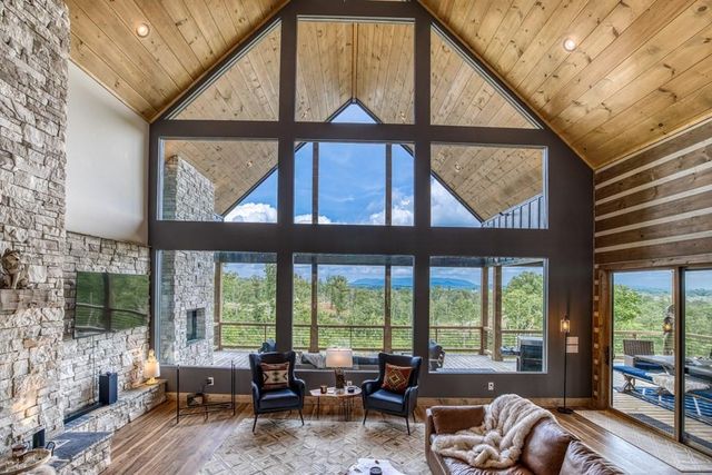 278 Oakwood Lane, Ellijay, GA 30540