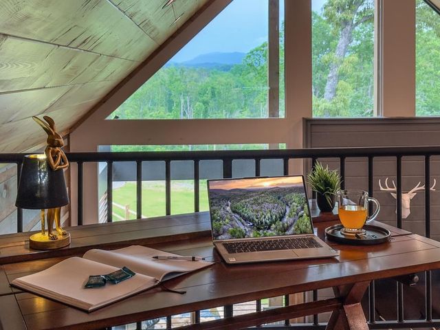 278 Oakwood Lane, Ellijay, GA 30540