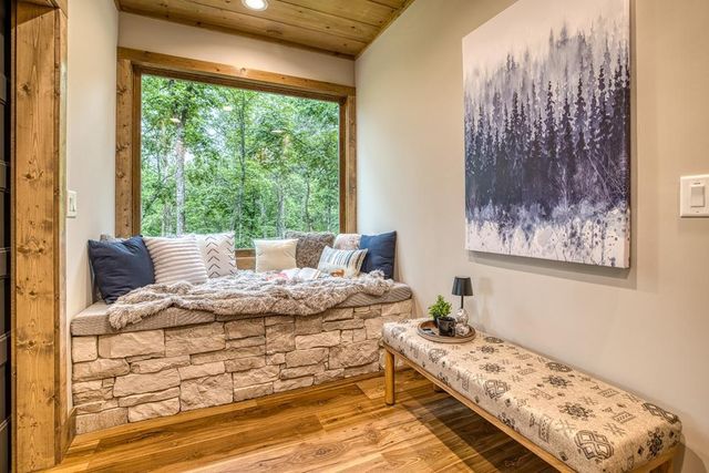 278 Oakwood Lane, Ellijay, GA 30540