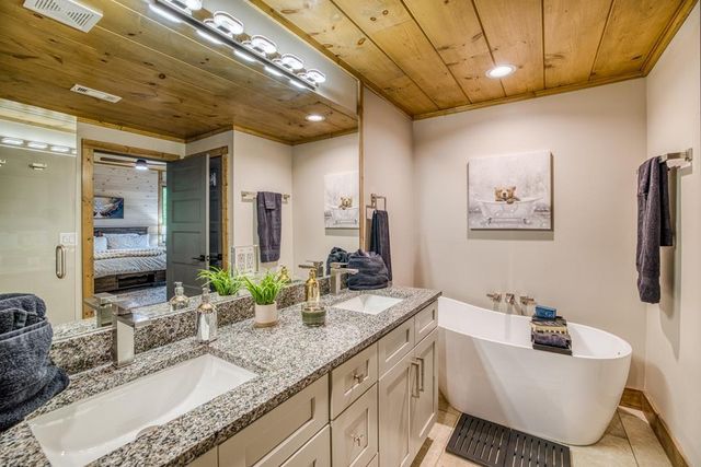 278 Oakwood Lane, Ellijay, GA 30540