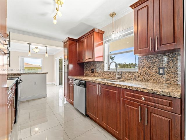 2045 NW 115th St, Miami, FL 33167