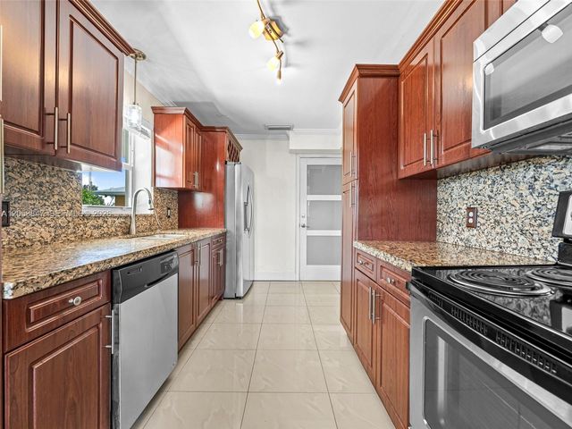 2045 NW 115th St, Miami, FL 33167