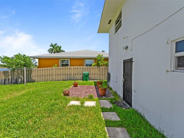 2045 NW 115th St, Miami, FL 33167