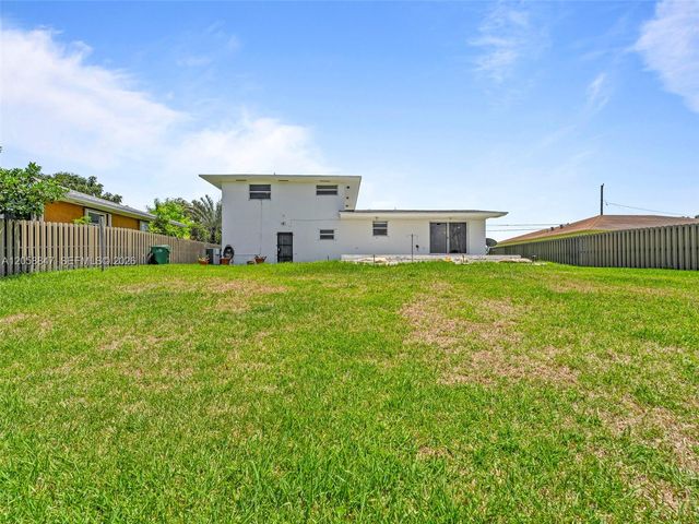 2045 NW 115th St, Miami, FL 33167