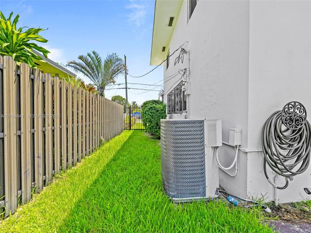 2045 NW 115th St, Miami, FL 33167