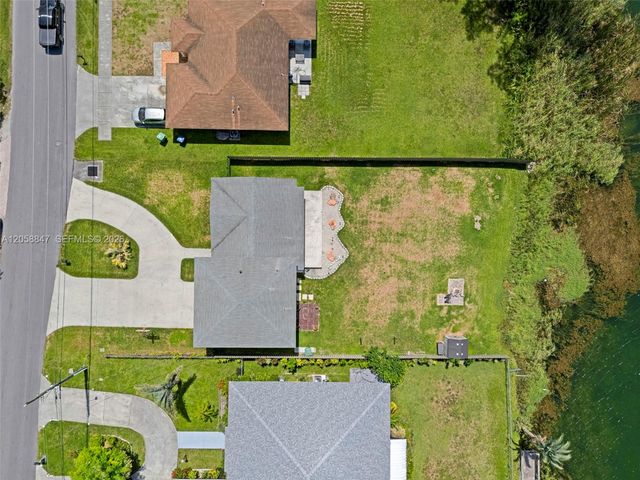 2045 NW 115th St, Miami, FL 33167