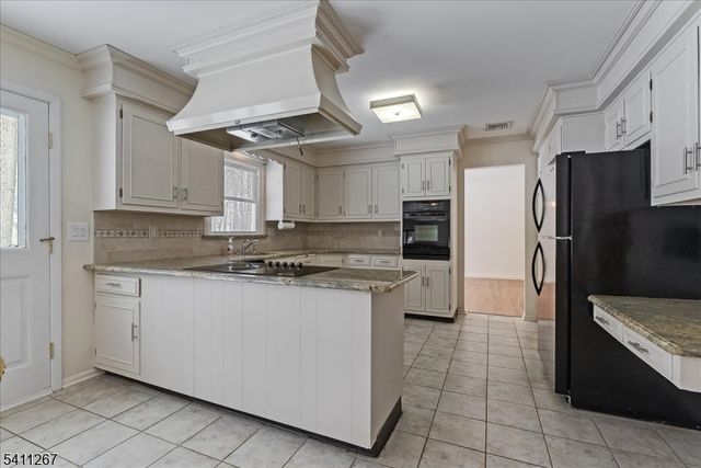 131 Ridge Rd, Watchung Boro, NJ 07069