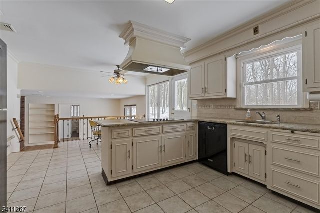 131 Ridge Rd, Watchung Boro, NJ 07069