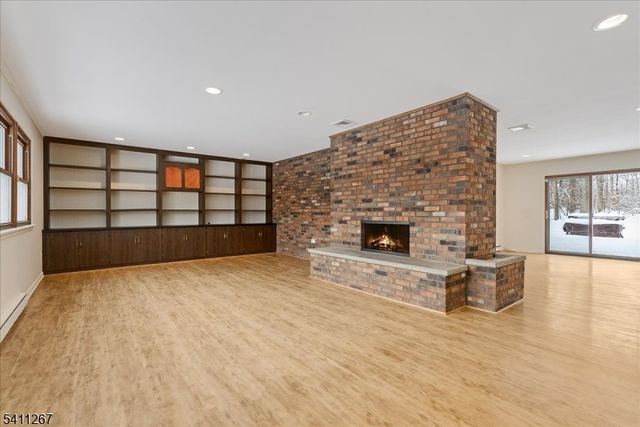 131 Ridge Rd, Watchung Boro, NJ 07069