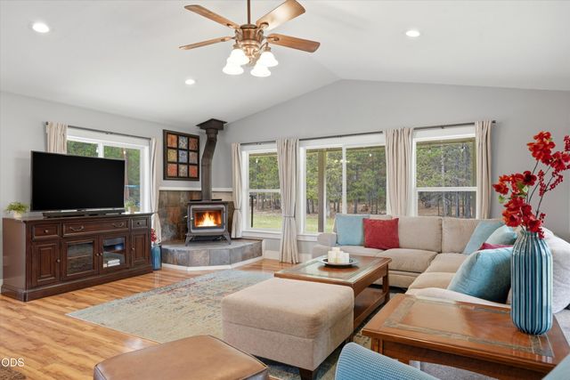15965 Parkway Drive, La Pine, OR 97739
