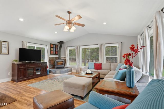 15965 Parkway Drive, La Pine, OR 97739