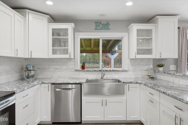 15965 Parkway Drive, La Pine, OR 97739