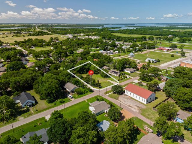 306 Gene Autry Drive, Tioga, TX 76271