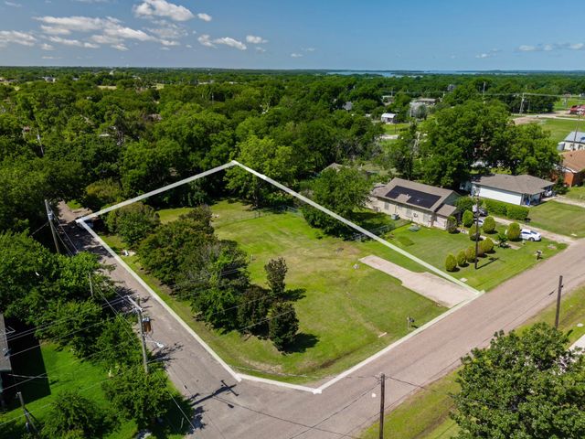 306 Gene Autry Drive, Tioga, TX 76271