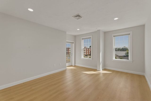 320 Middlesex Ave A203, Medford, MA 02155