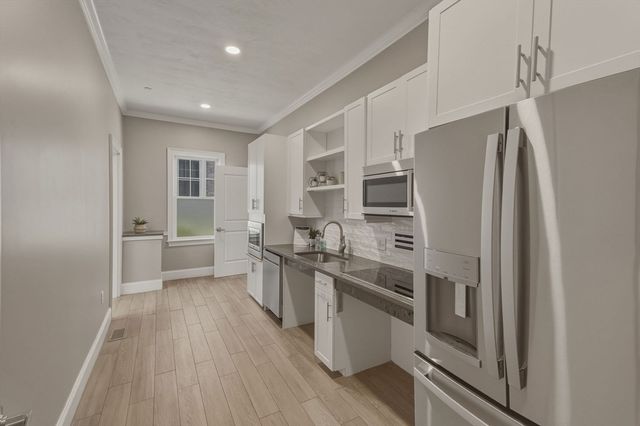320 Middlesex Ave A203, Medford, MA 02155