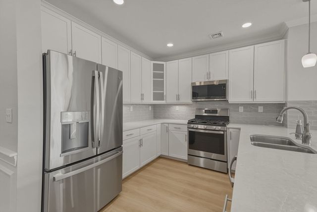 320 Middlesex Ave A203, Medford, MA 02155