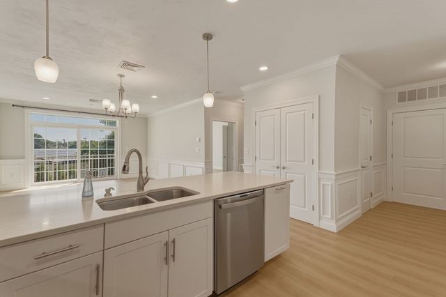 320 Middlesex Ave A203, Medford, MA 02155