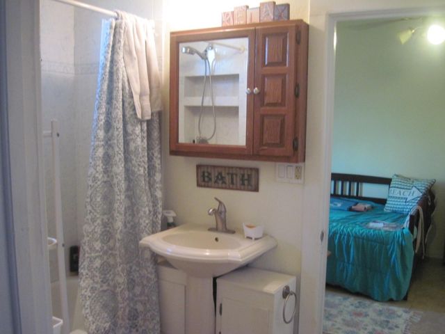 410 W Centre Street, Brazoria, TX 77422