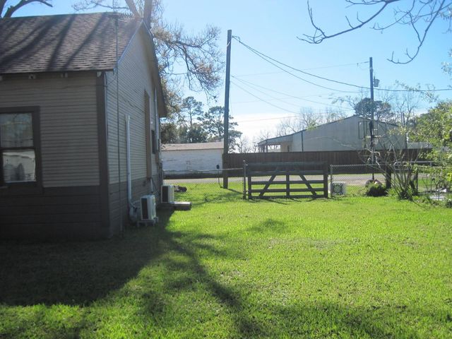 410 W Centre Street, Brazoria, TX 77422