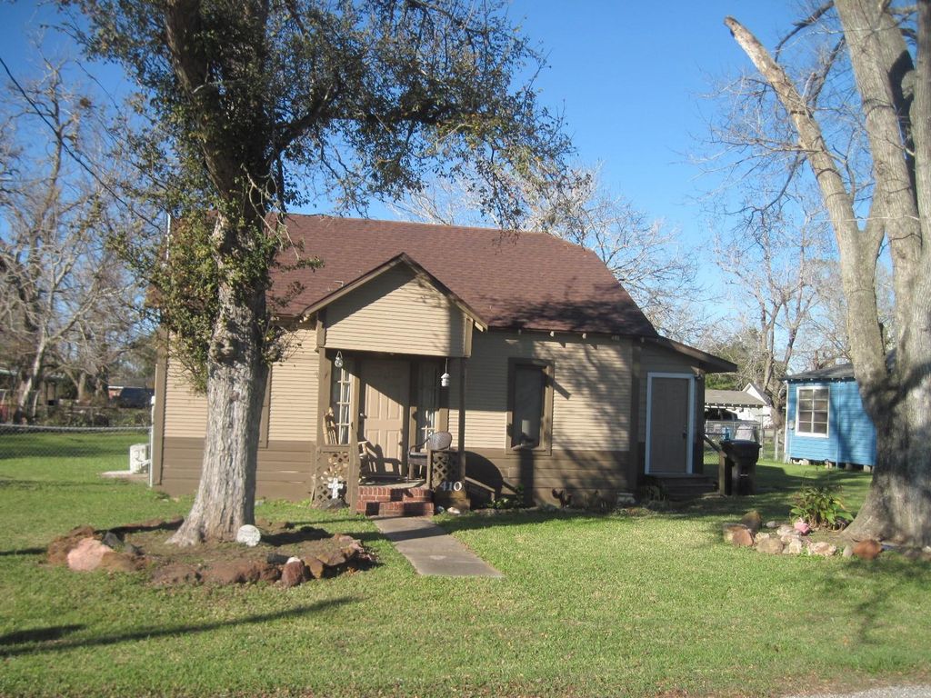 410 W Centre Street, Brazoria, TX 77422