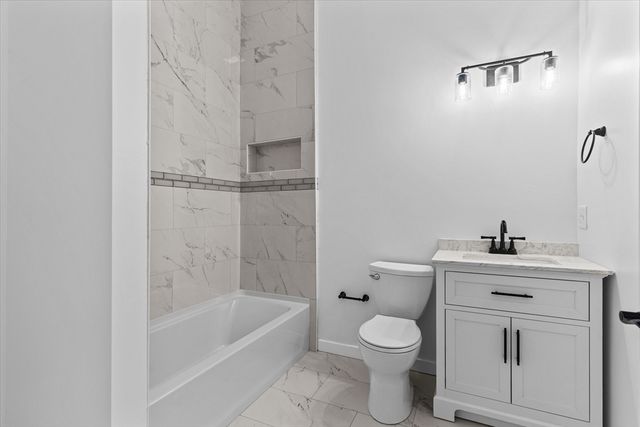 280 Essex Street 303, Lawrence, MA 01840